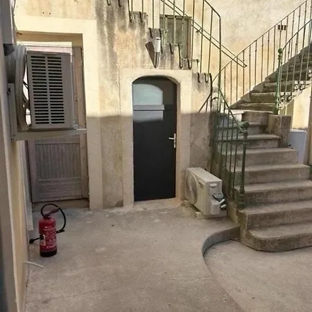 Moderne Pour 2 Personnes - Clim Et Wifi - Centre * Nimes